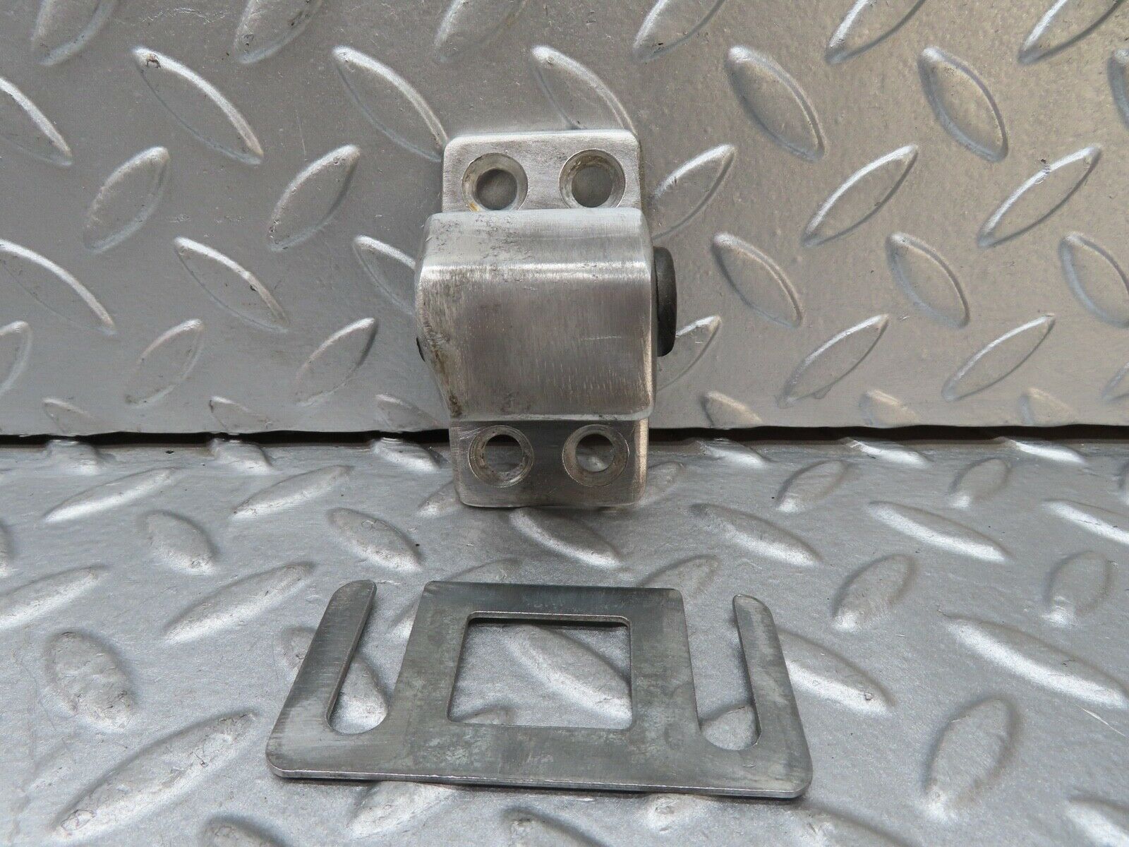 17564 Mercedes-Benz W116 450SEL Door Lock Latch Right Side