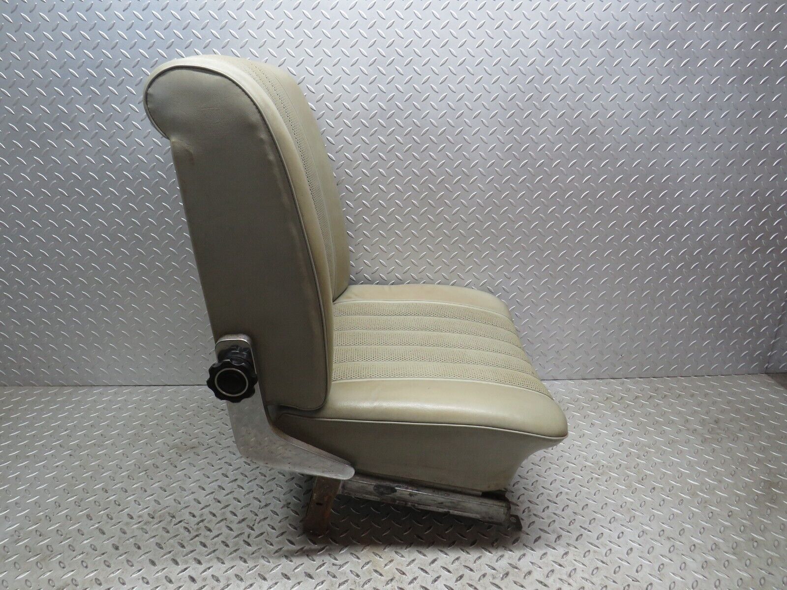 40511 Mercedes-Benz W110 230 Front Left Seat Leather Beige