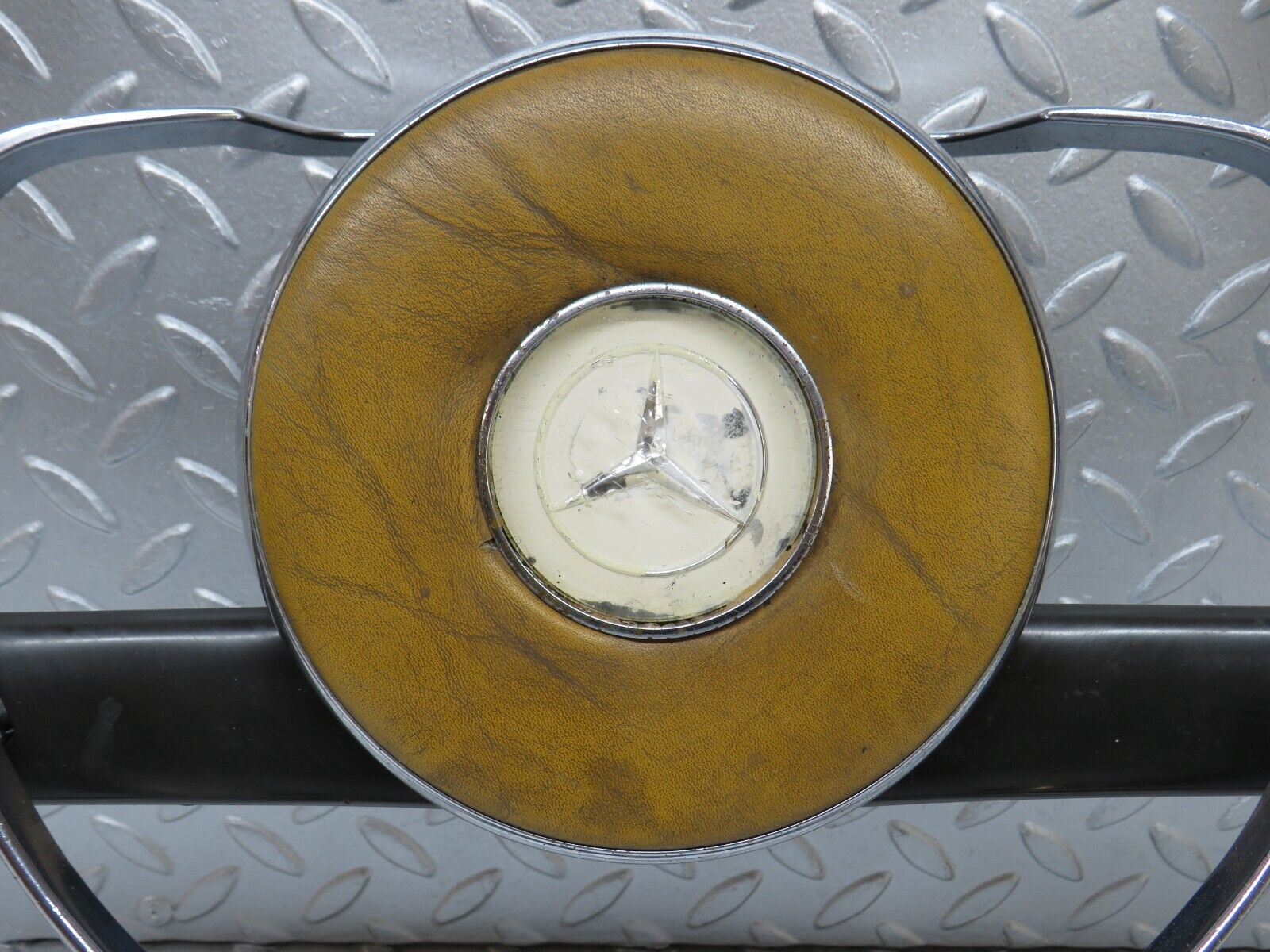 35679 Mercedes-Benz W108 Steering Wheel