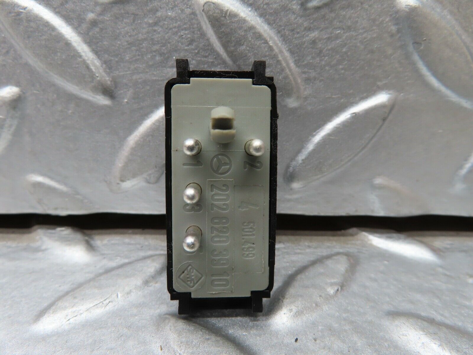 19724 Mercedes-Benz C140 CL420 Coupe Central Locking Switch 2028203910