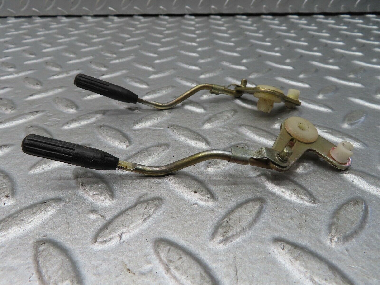 19262 Mercedes-Benz W123 300D Rear Door Lock Knob Pair