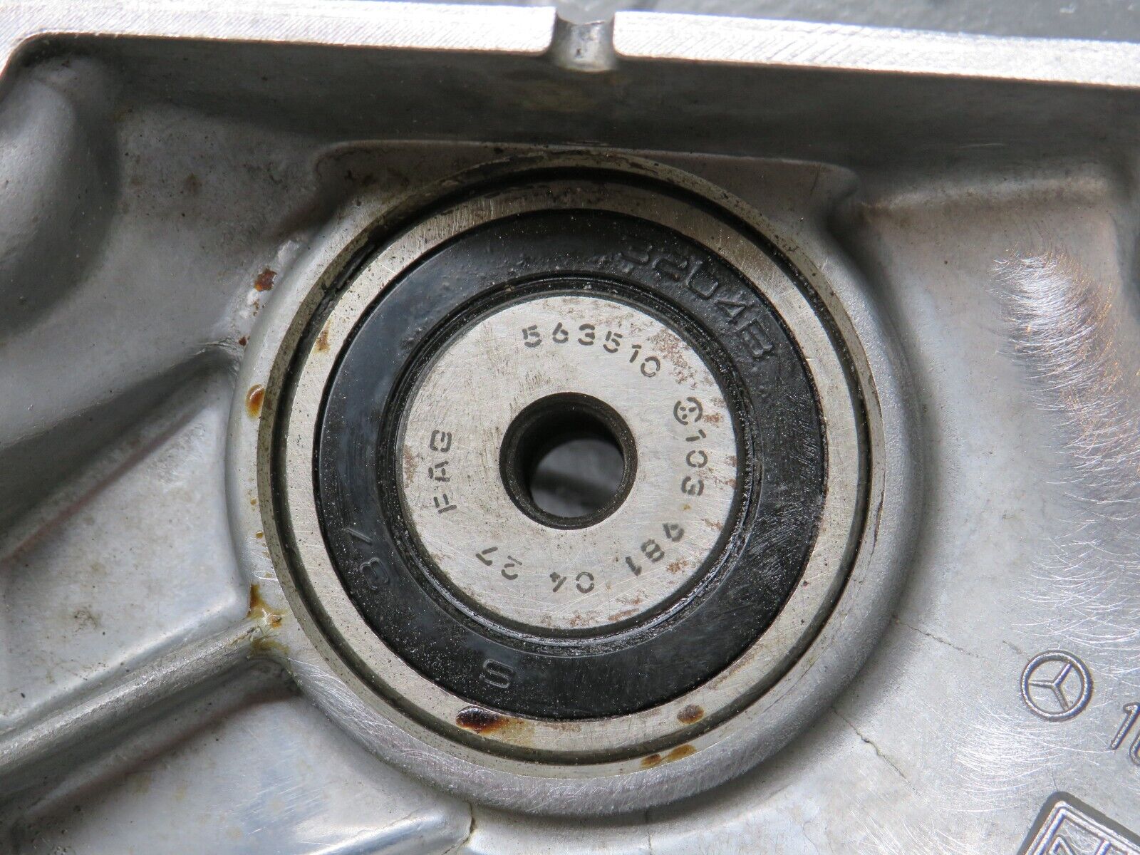 32626 Mercedes-Benz S124 300TE Engine Cooling Fan Clutch Bracket 1032050805