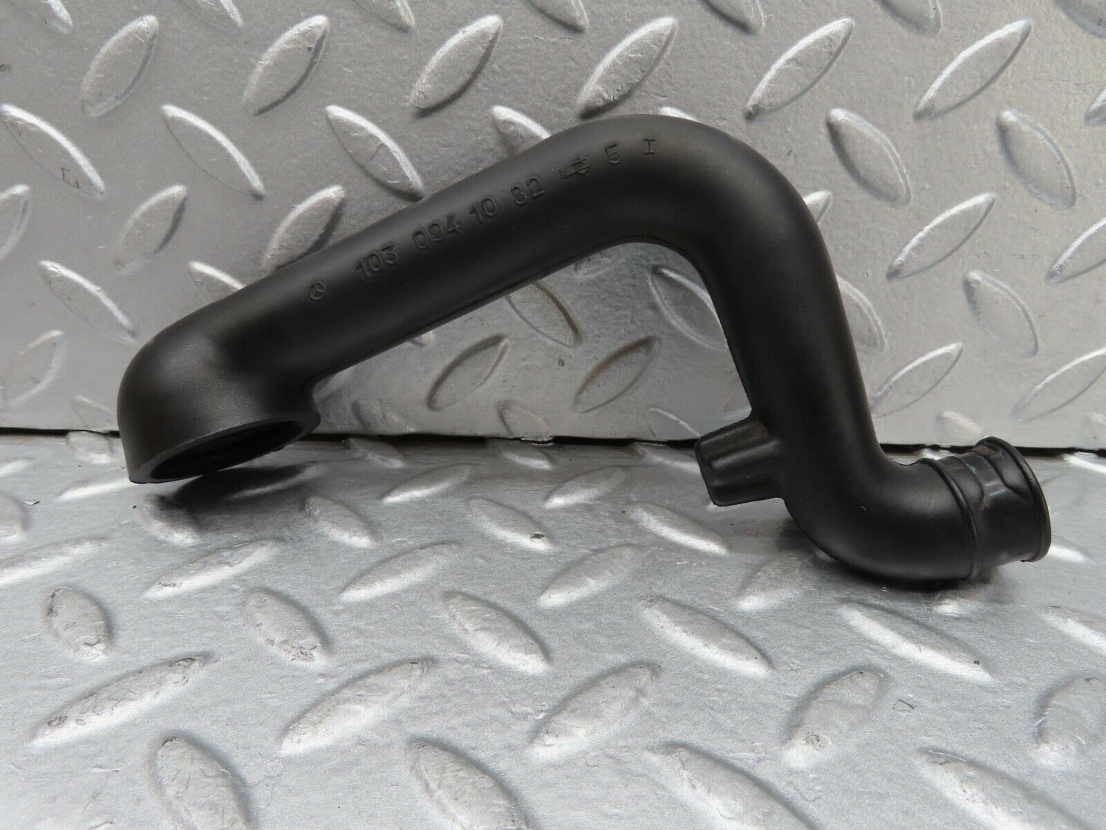 16440 Mercedes-Benz W124 260E Crank Case Breather Hose 1030941082