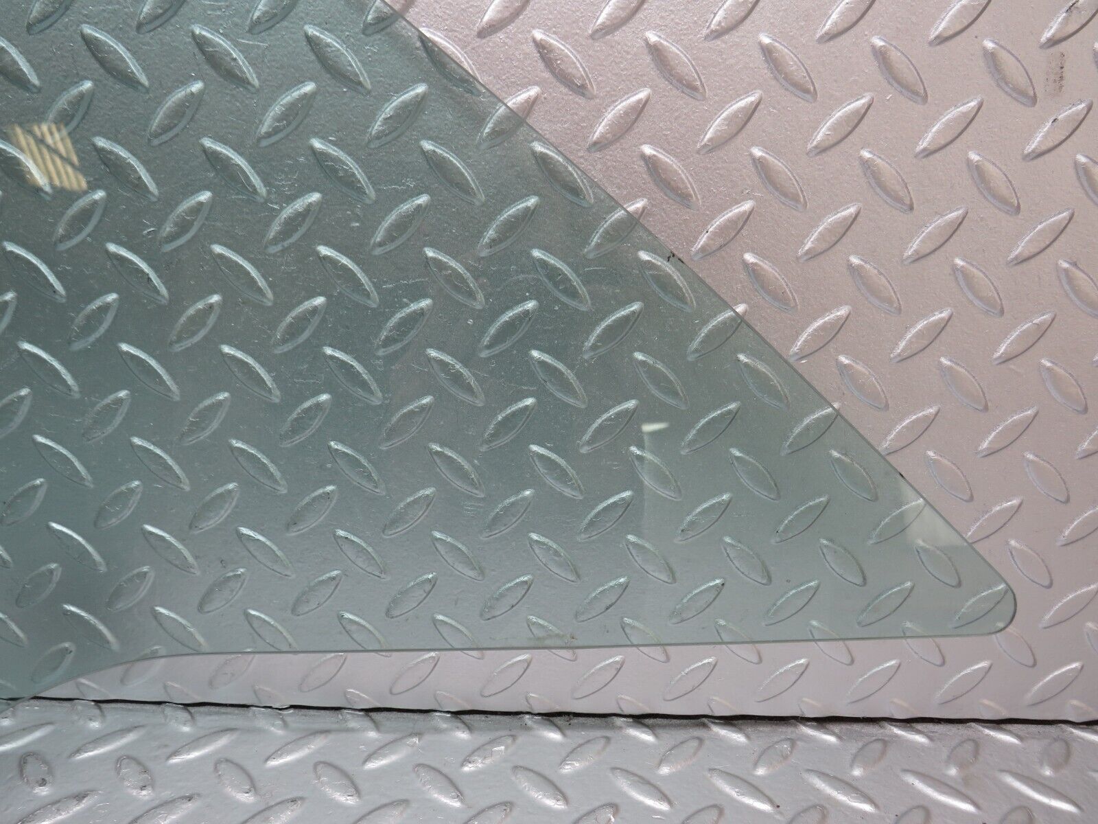 34412 Mercedes-Benz C126 380SEC Coupe Rear Right Window Glass