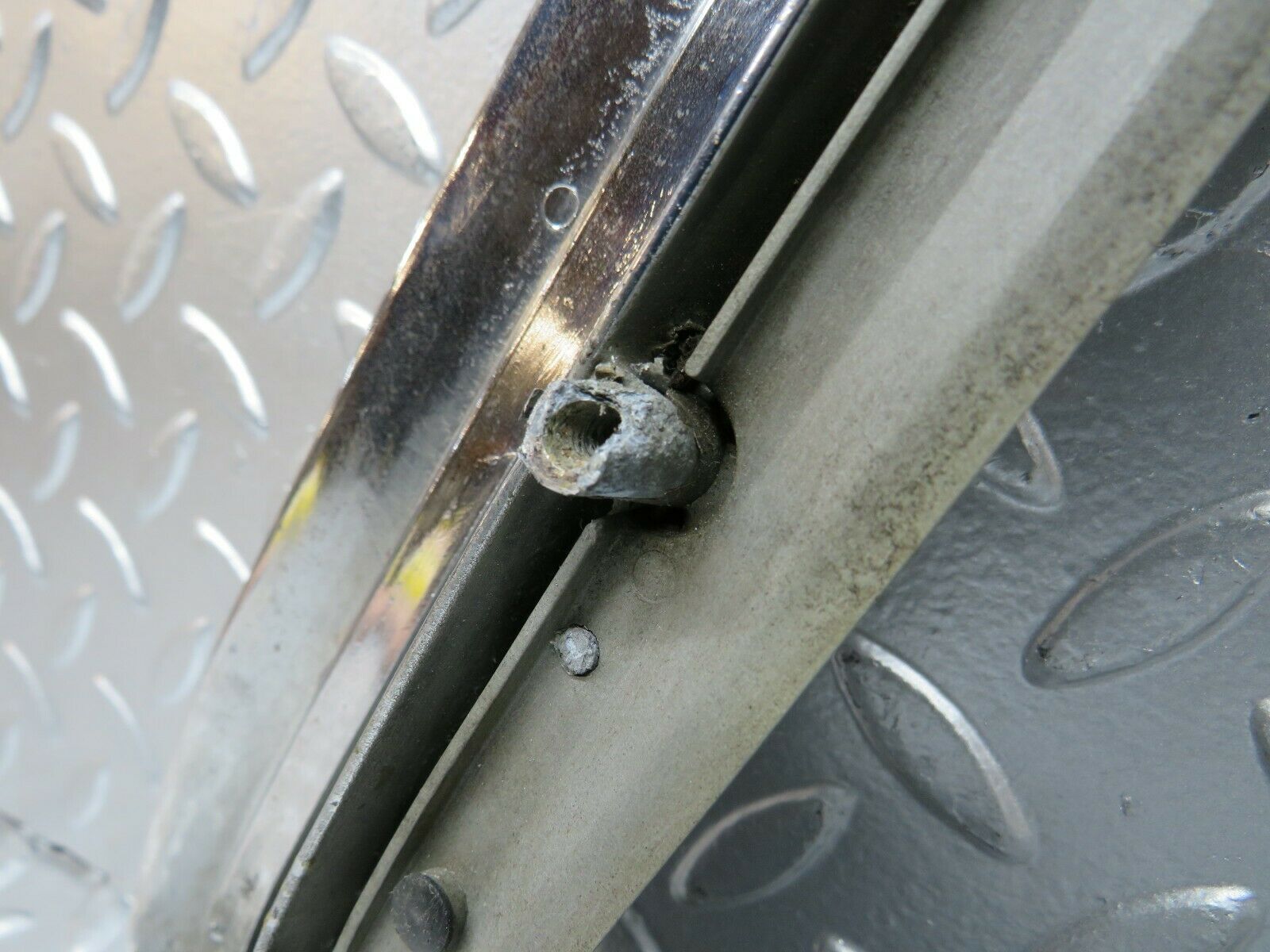 23785 Mercedes-Benz C107 450SLC Coupe Rear Window Trim Left 1076980189