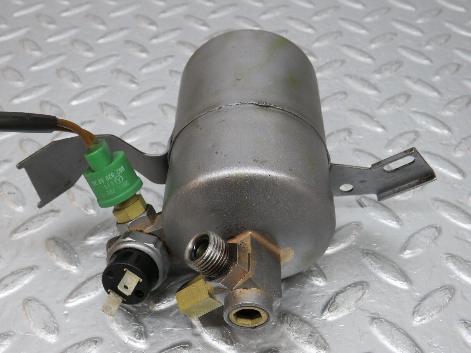 32433 Mercedes-Benz S124 300TE Wagon Air Conditioning Air Dryer