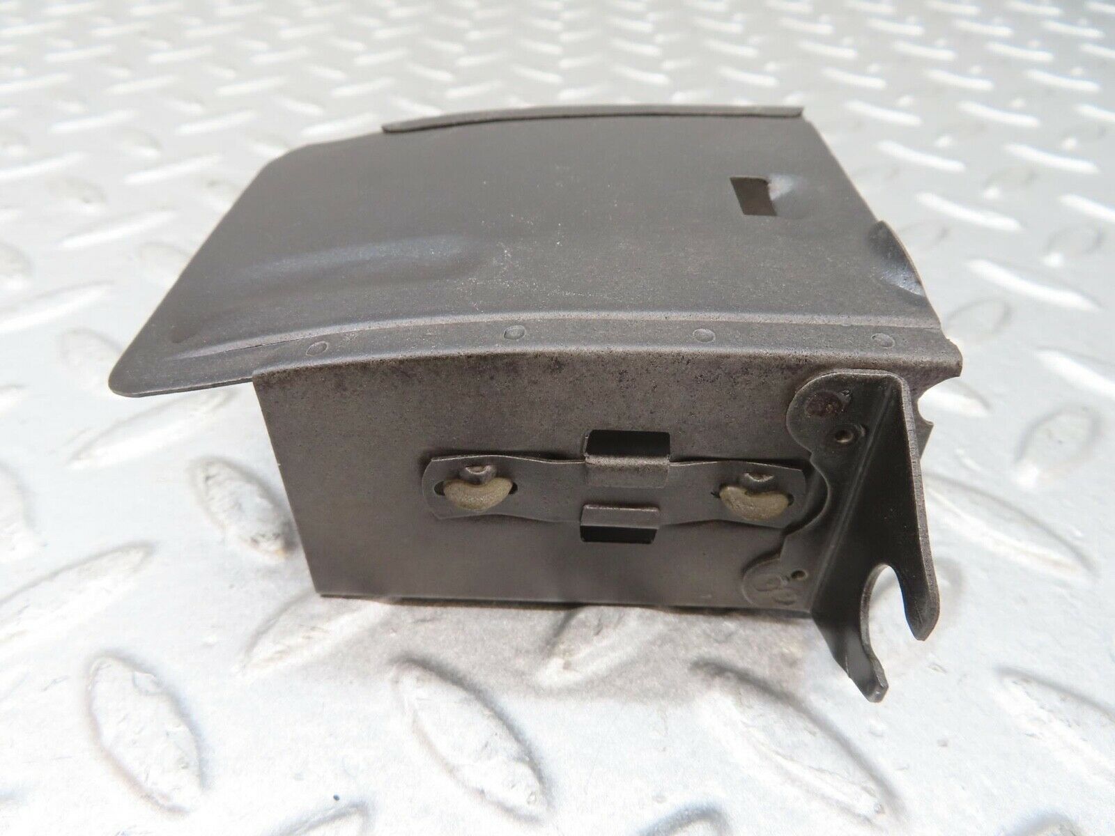 13344 Mercedes-Benz W111 220S Ashtray Housing