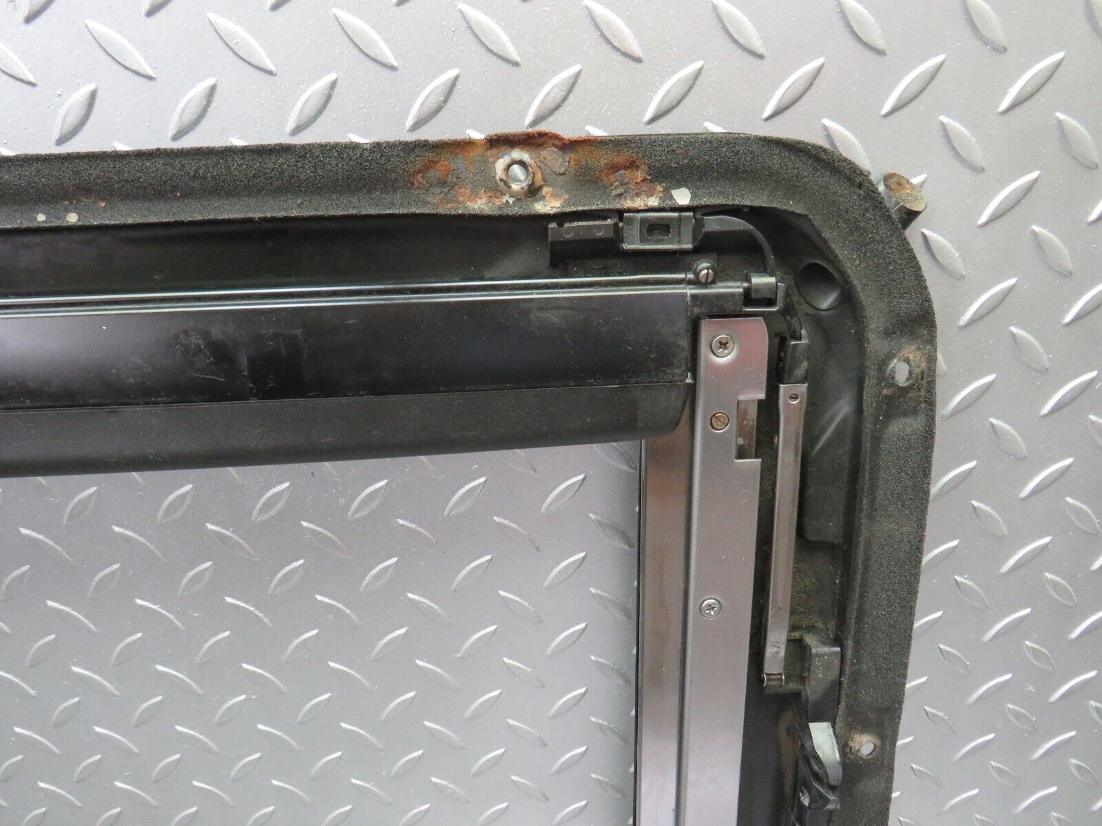 28908 Mercedes-Benz C124 320CE Coupe Power Sunroof Frame