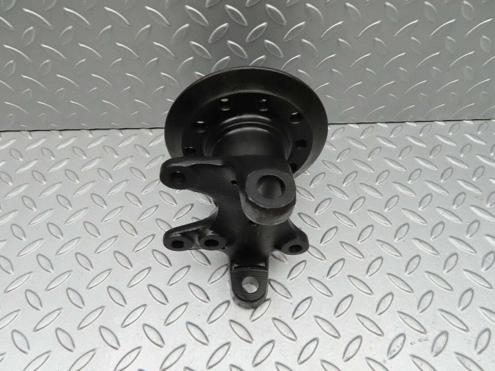 3427 Mercedes-Benz W115 220D Front Left Wheel Hub