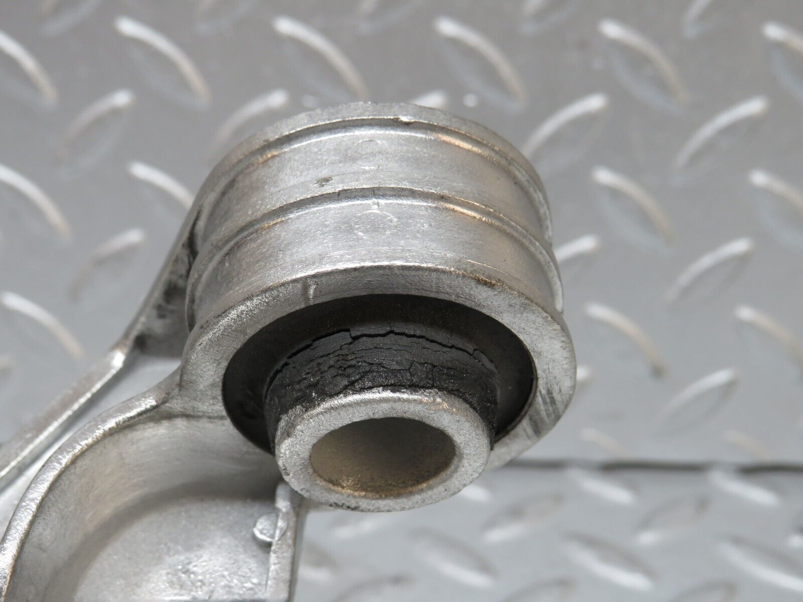 31973 Mercedes-Benz W123 230E Engine Mount Bracket Left Side 1022230504