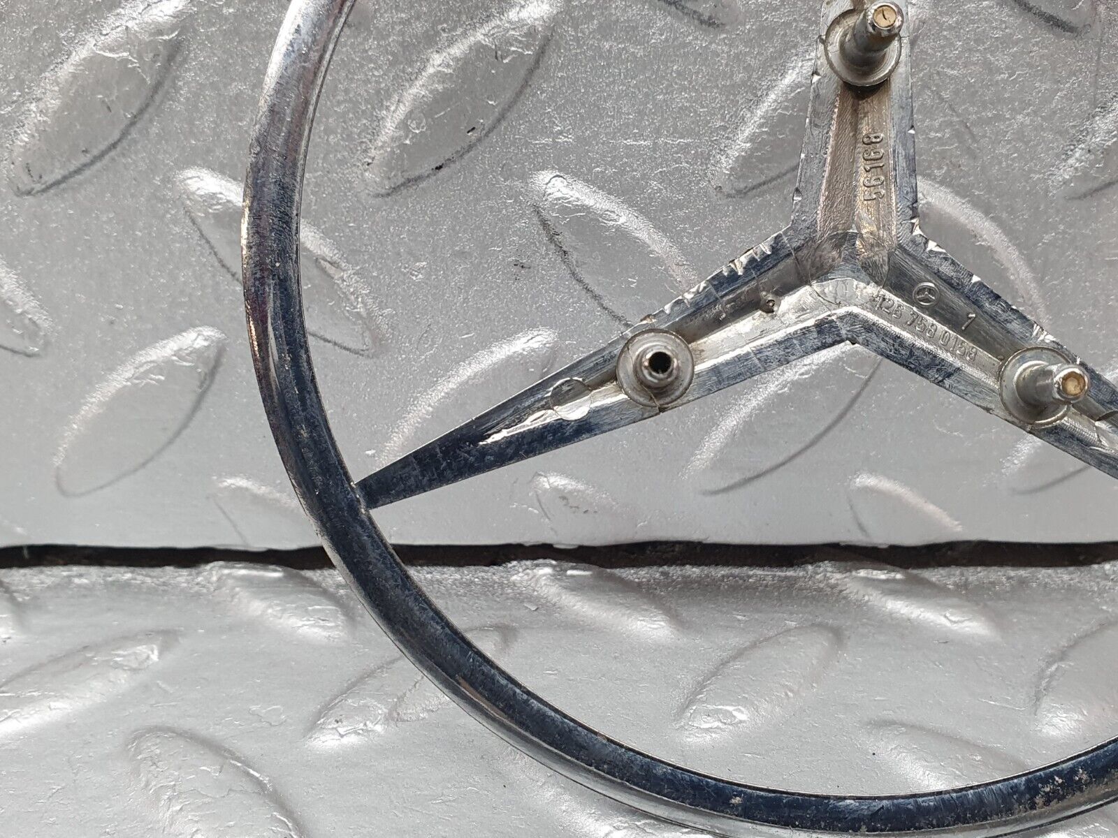 41206 Mercedes-Benz W126 300SE Trunk Lid Badge Emblem 1267580158