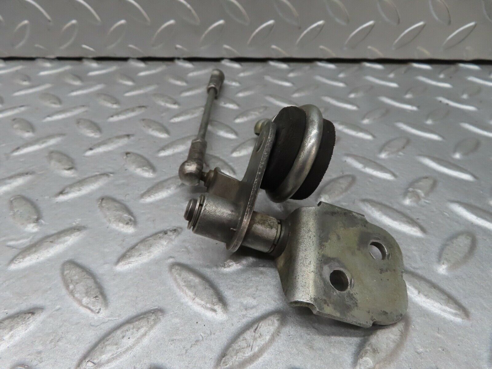 17745 Mercedes-Benz W116 450SEL Accelerator Linkage 1163010185