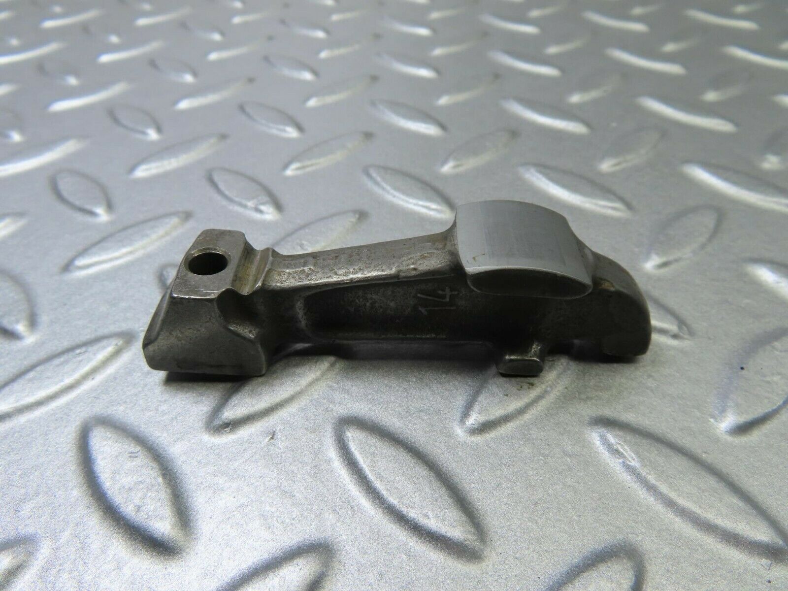 9132 Mercedes-Benz W108 Valve Rocker Arm With Retaining Spring