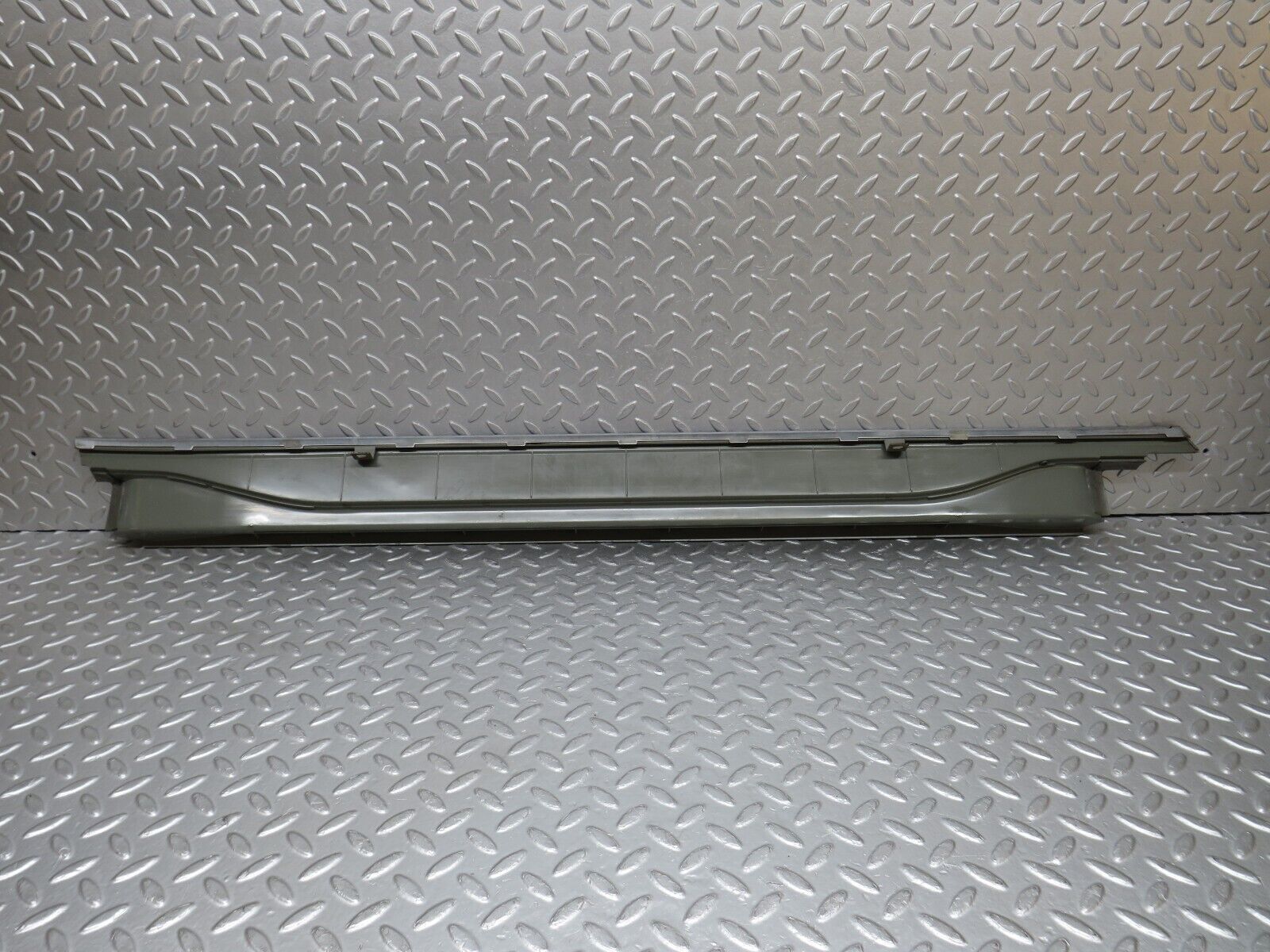 39522 Mercedes-Benz R129 320SL Coupe Right Door Sill Grey