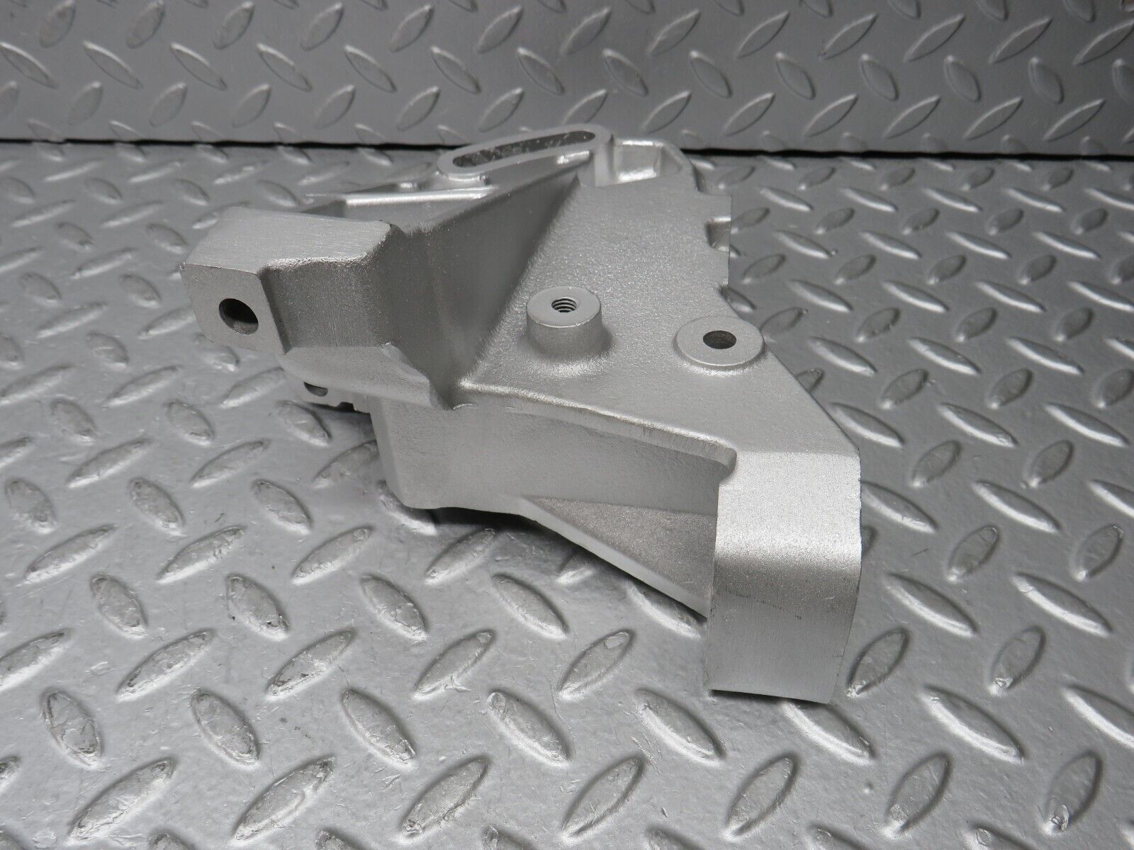 35907 Mercedes-Benz 240D OM616.912 Power Steering Pump Bracket 6172360230