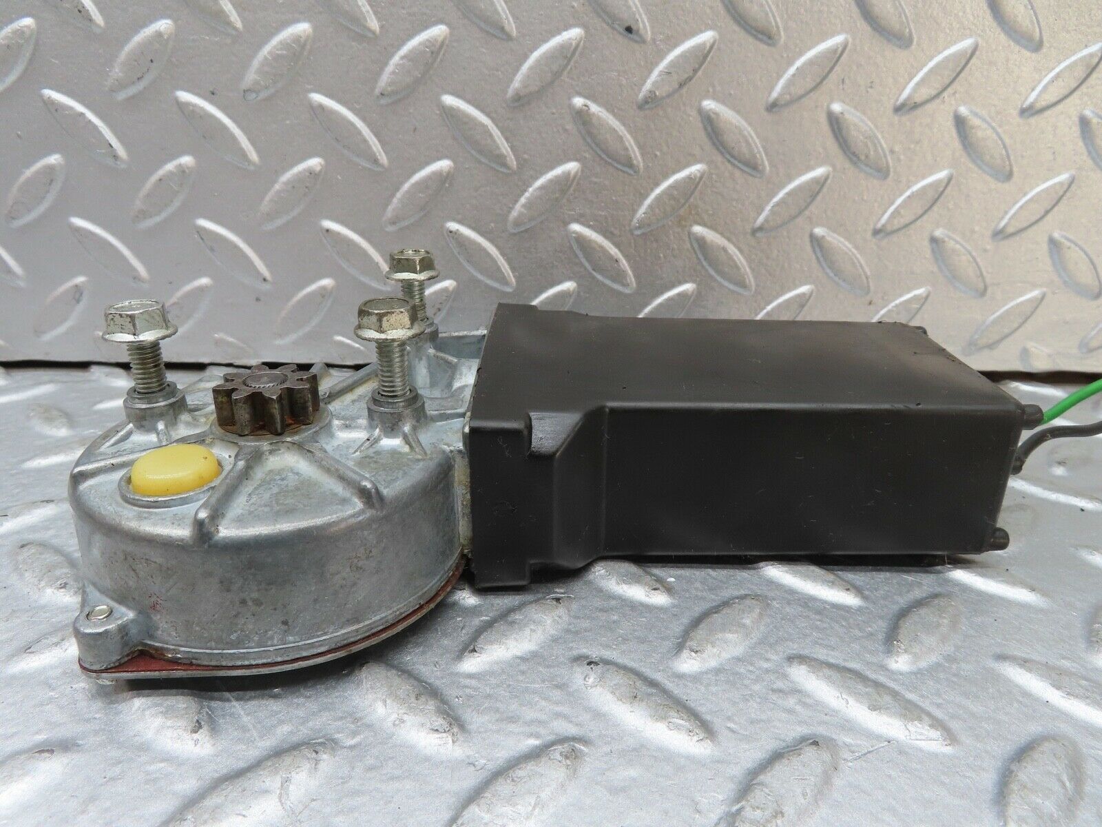 18793 Mercedes-Benz W116 Rear Left Window Regulator Motor 0130820002