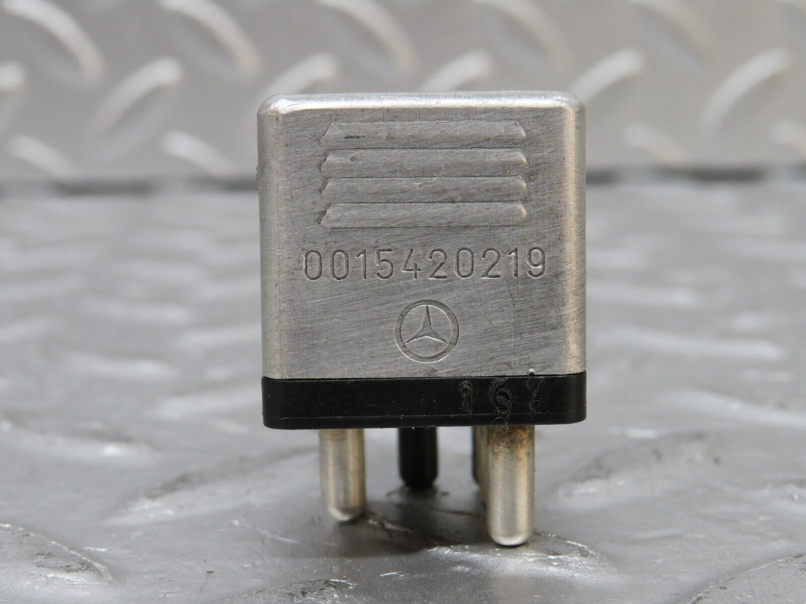 32472 Mercedes-Benz S124 300TE Wagon Multi Purpose Relay 0015420219