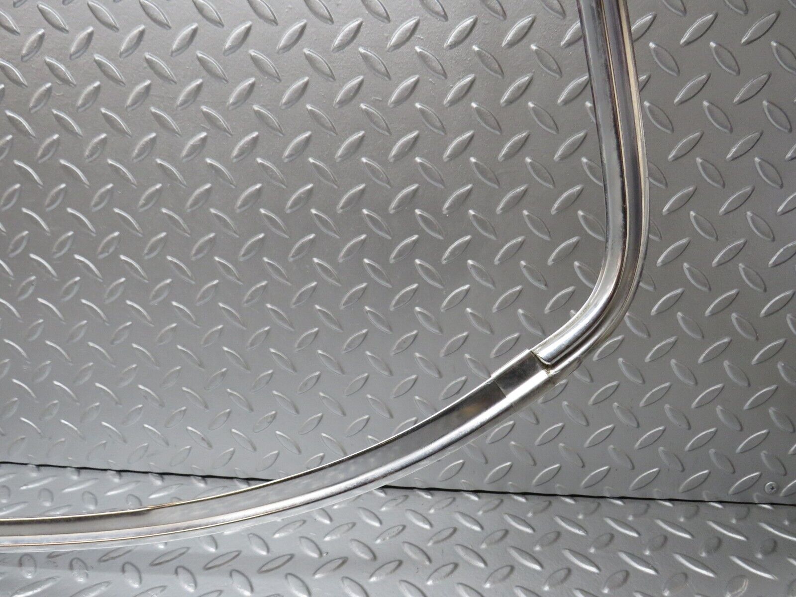 0646 Mercedes-Benz W123 230E Rear Windscreen Chrome Frame