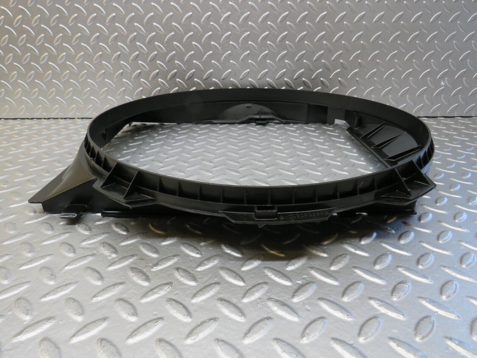 25684 Mercedes-Benz W124 280E Radiator Fan Shroud Fan Cover Ring 1245052655