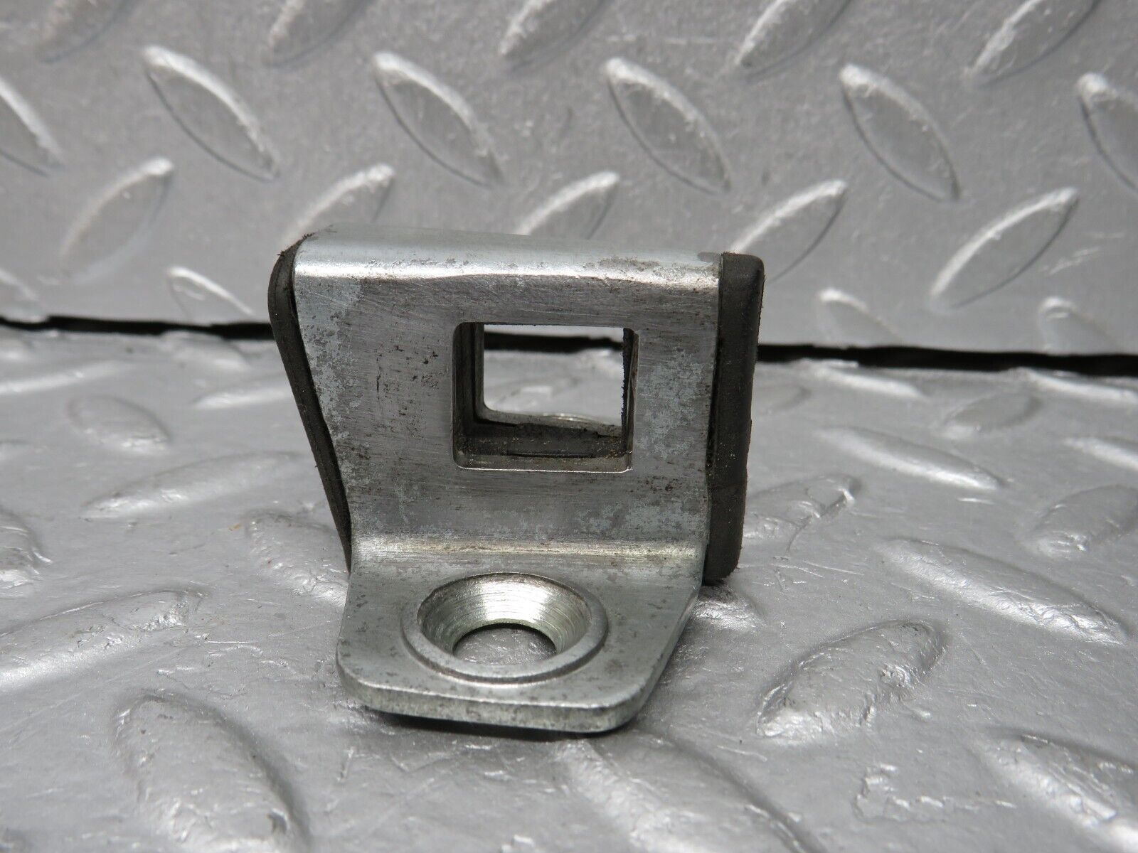 38060 Mercedes-Benz A124 320E Cabriolet Door Lock Latch