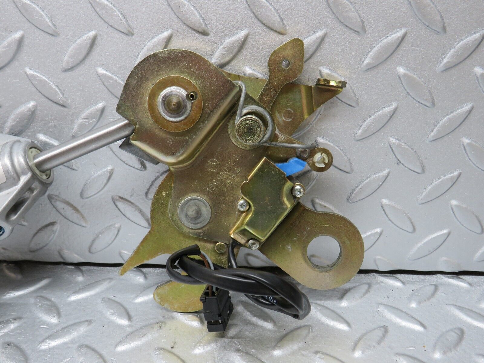 36823 Mercedes-Benz R129 300SL-24 Front Right Seat Recline Mechanism 1298202607 1136201033 1299101261