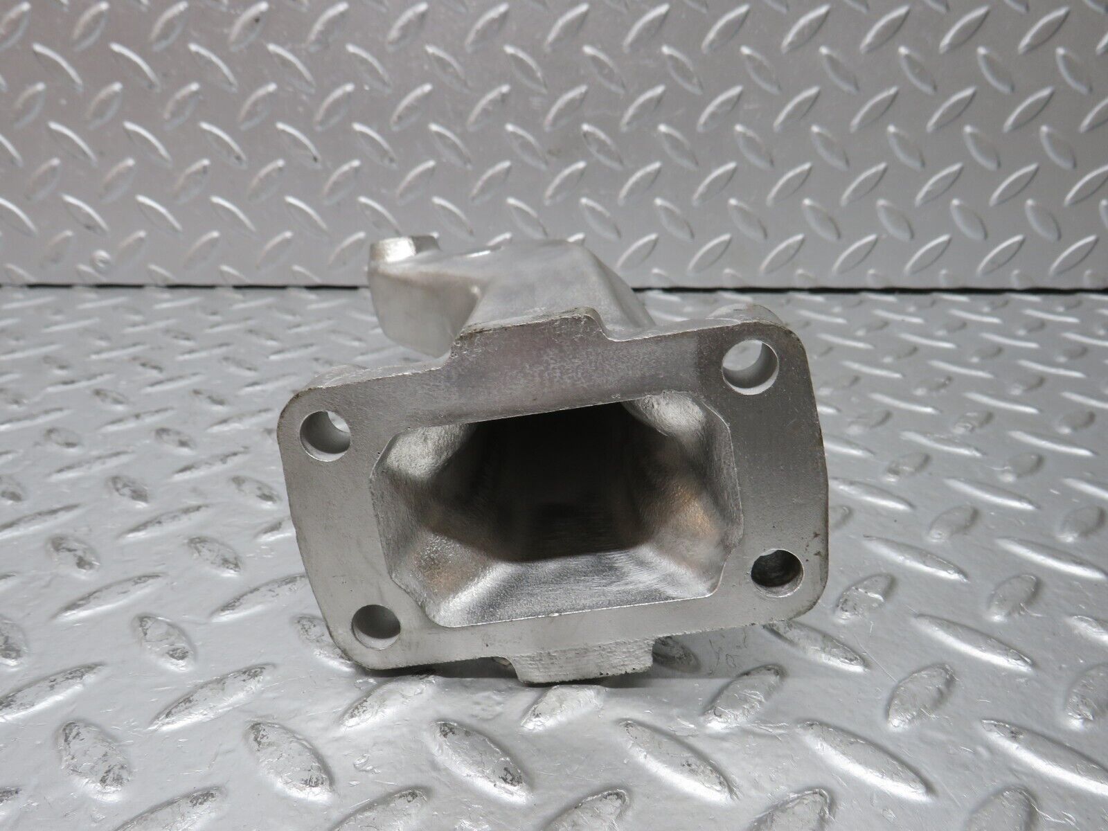 32888 Mercedes-Benz W123 300D Engine Mount Bracket Right Side 6152231404