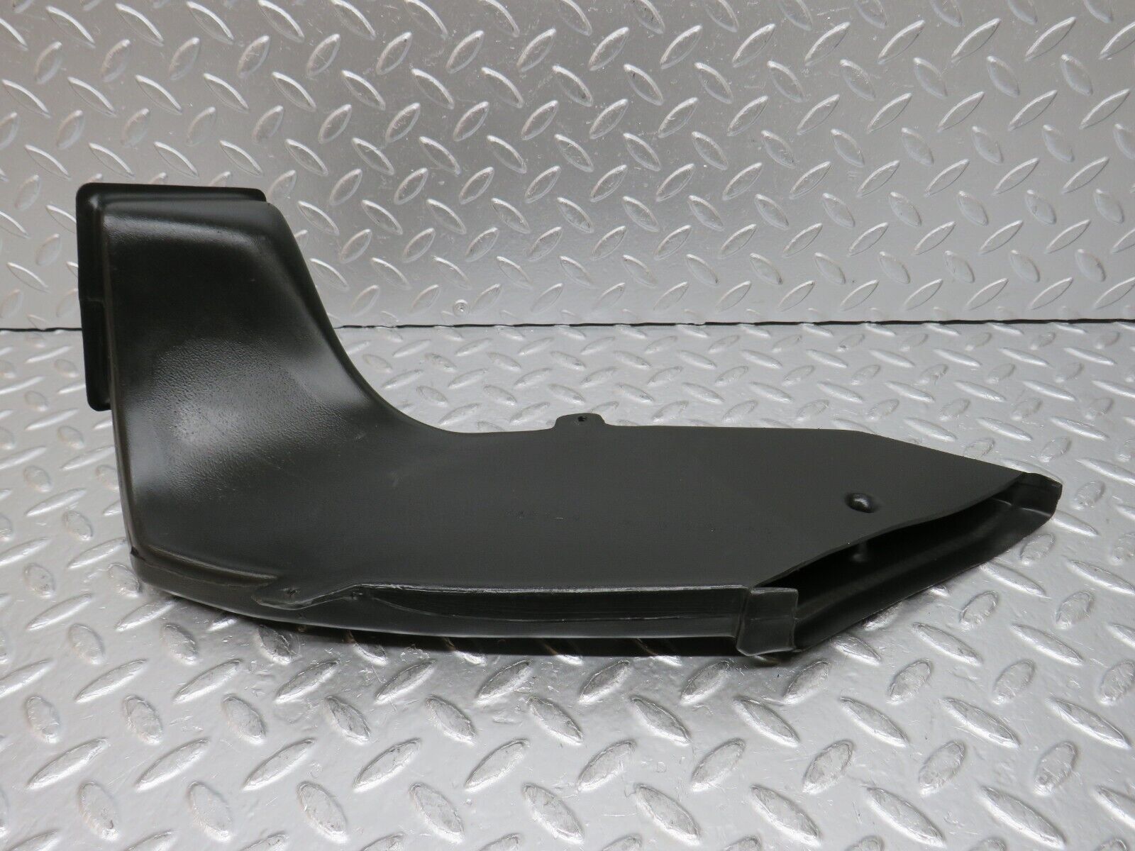 0027 Mercedes-Benz W116 350SE Ventillation Air Duct Right 1168310246