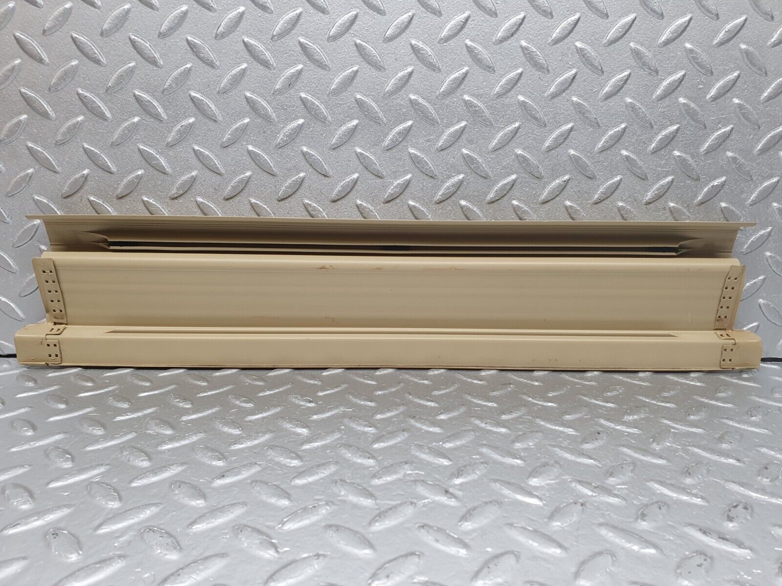 40908 Mercedes-Benz W126 300SE Rear Right Door Sill Trim Beige