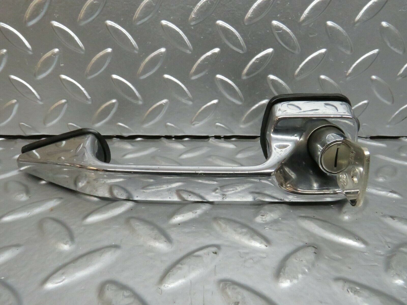 23714 Mercedes-Benz W114 280E Exterior Door Handle Front Right Key 1157600601