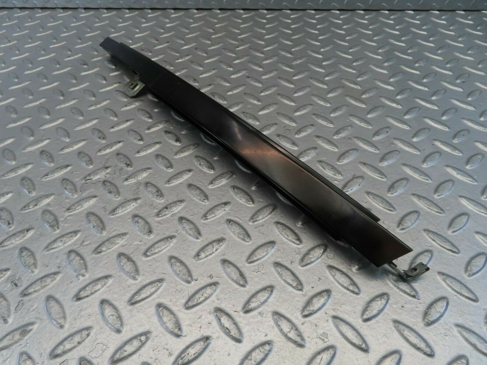 11200 Mercedes-Benz W221 S320 Rear Left Door Window Channel 2217300119