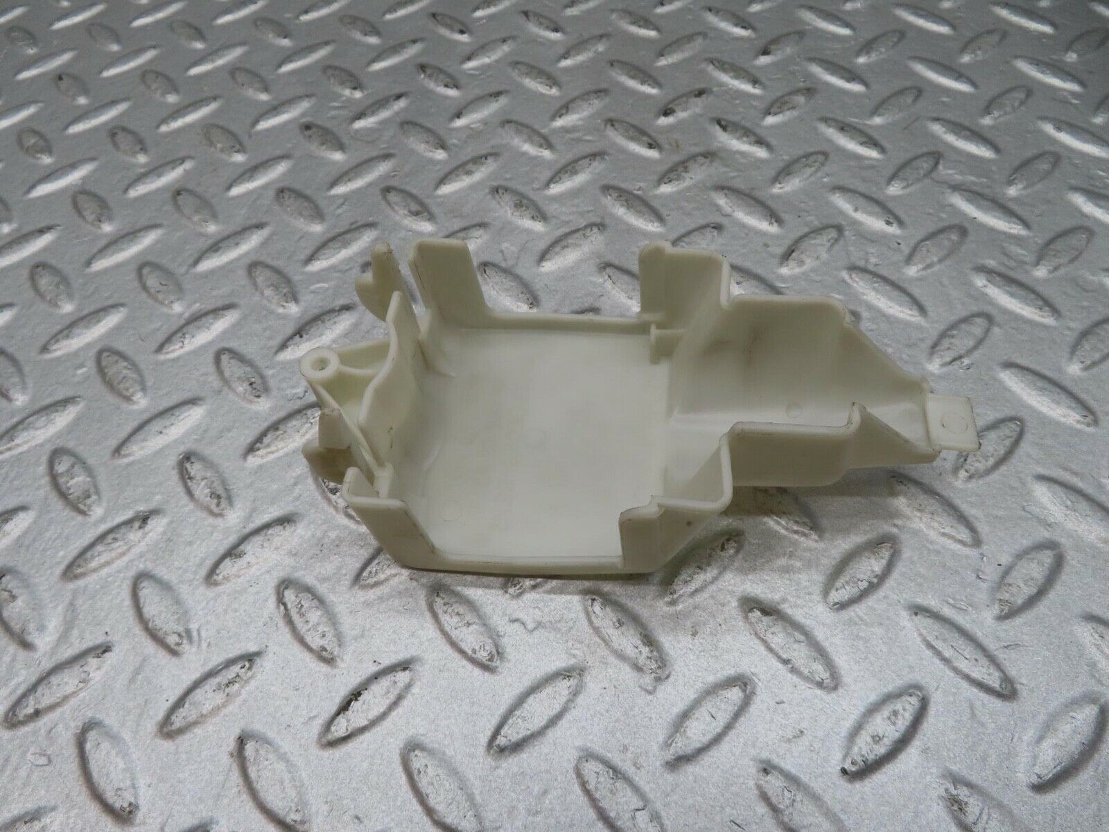 16222 Mercedes-Benz W124 260E Rear Door Lock Vacuum Actuator Cover 1248050590