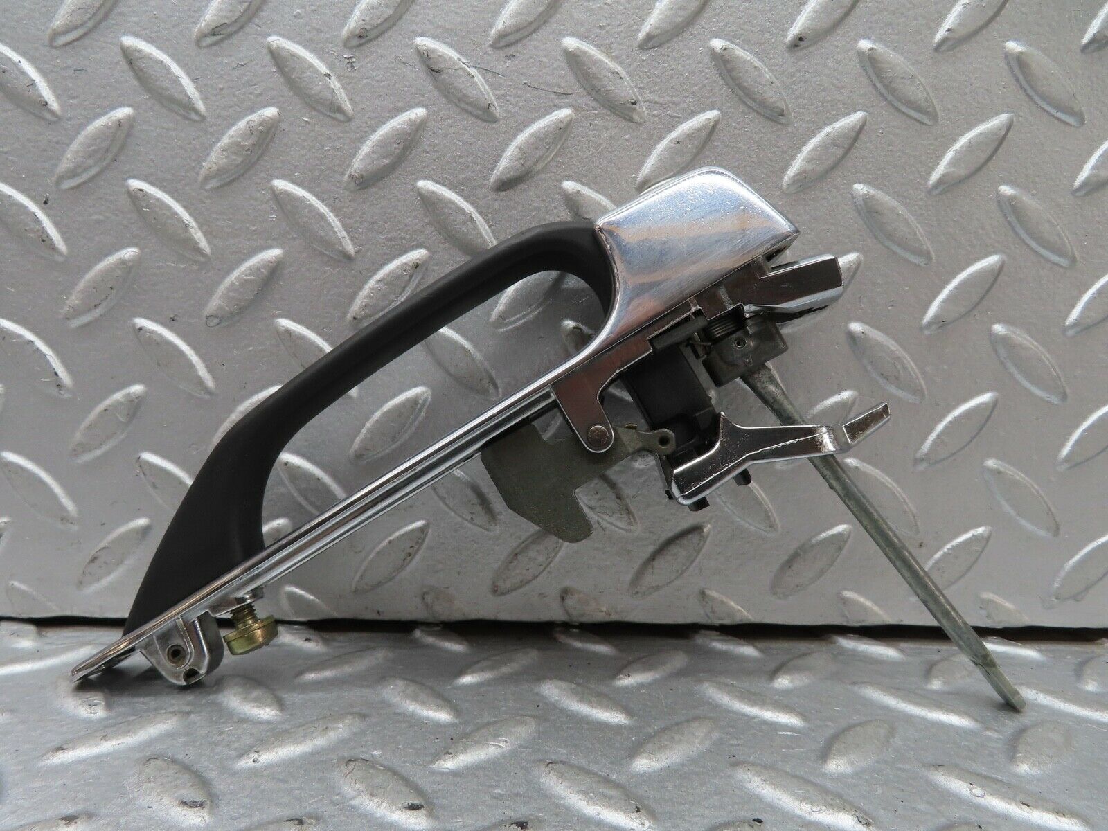 19150 Mercedes-Benz W123 300D Front Exterior Door Handle 1237600159