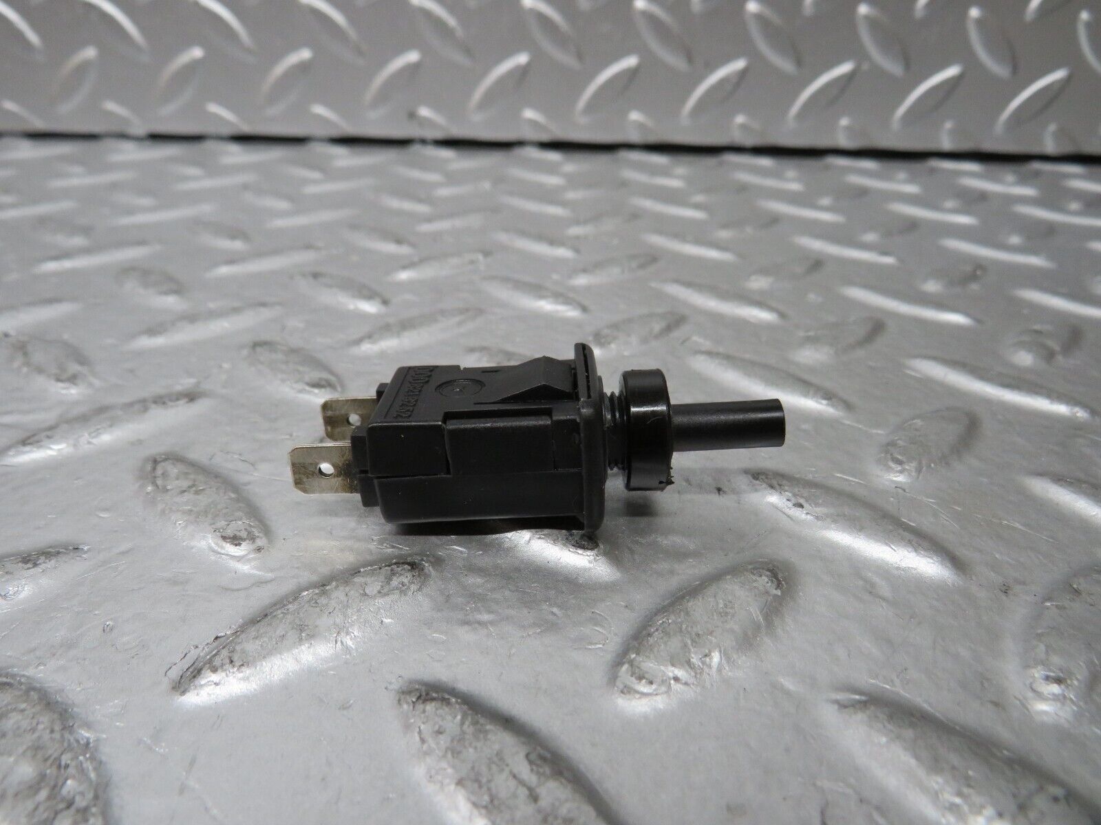 29898 Mercedes-Benz W123 230E Glove Box Light Switch 0008213252