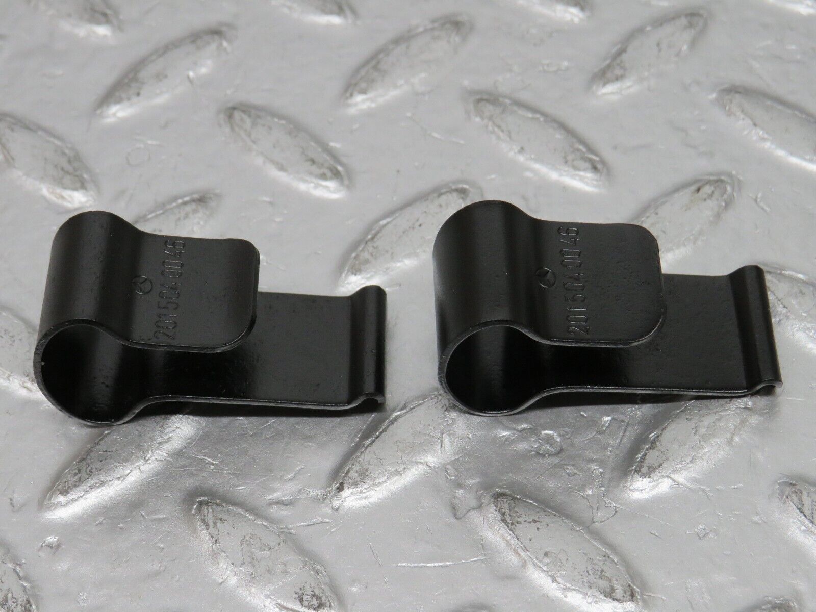 32577 Mercedes-Benz S124 300TE Wagon Radiator Fan Shroud Holder 2015040046