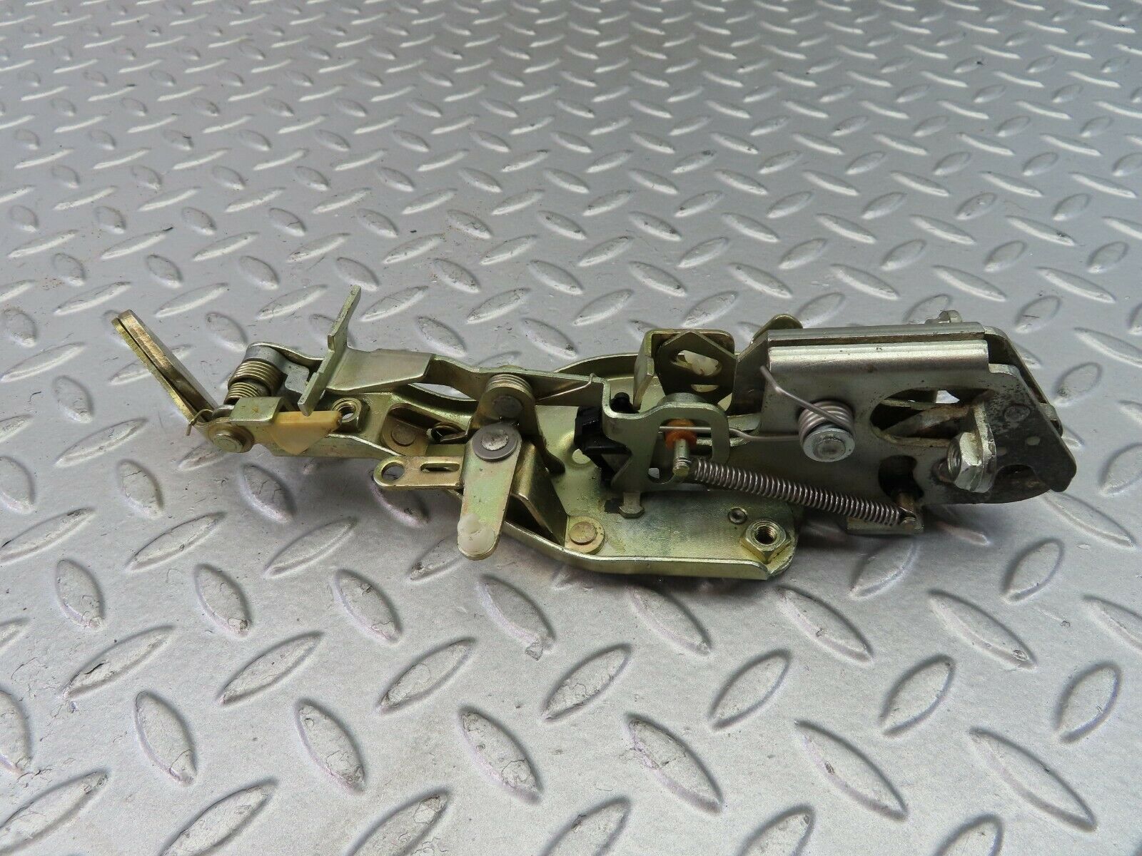7741 Mercedes-Benz S123 230TE Wagon Tailgate Lock Mechanism 1237401035