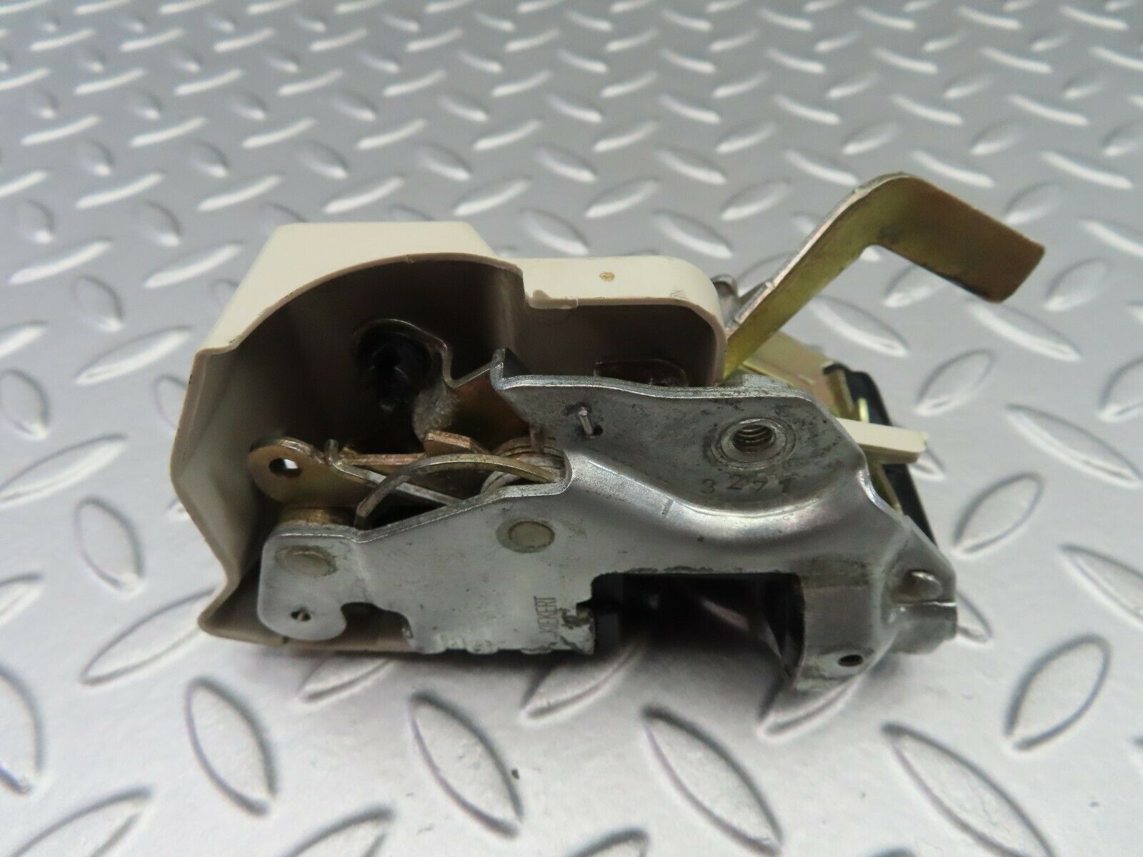 6602 Mercedes-Benz S124 E220 Wagon Rear Right Door Lock Mechanism