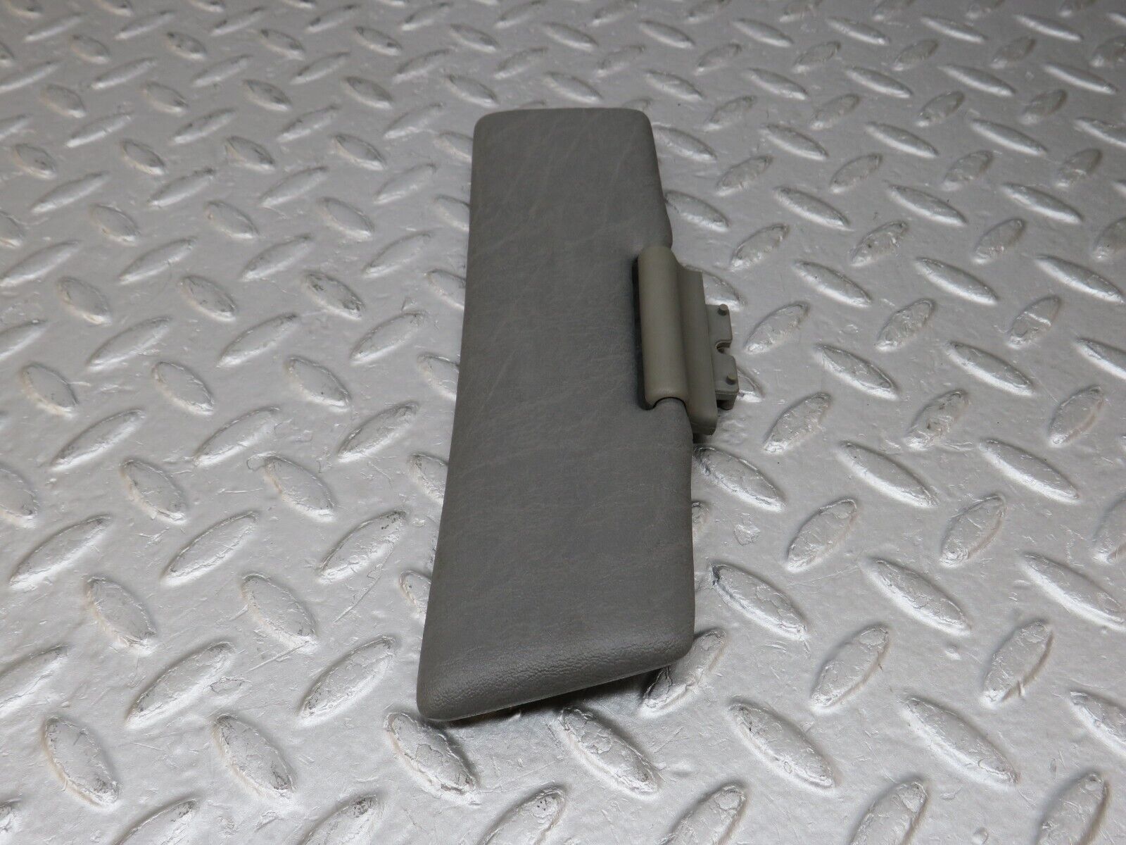 36006 Mercedes-Benz W126 420SE Middle Sun Visor Grey