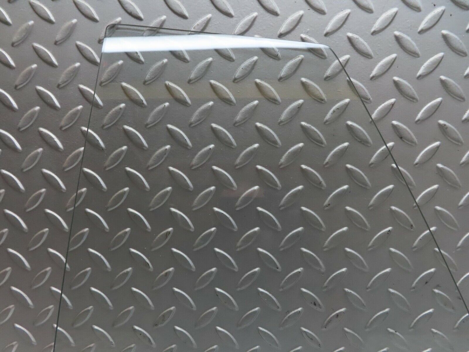 13891 Mercedes-Benz C107 280SLC Rear Left Side Quarter Window