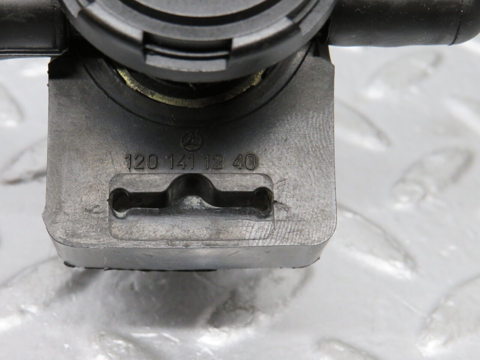 38326 Mercedes-Benz R129 280SL Coupe Fuel Regeneration Valve 0011409960 1201411240