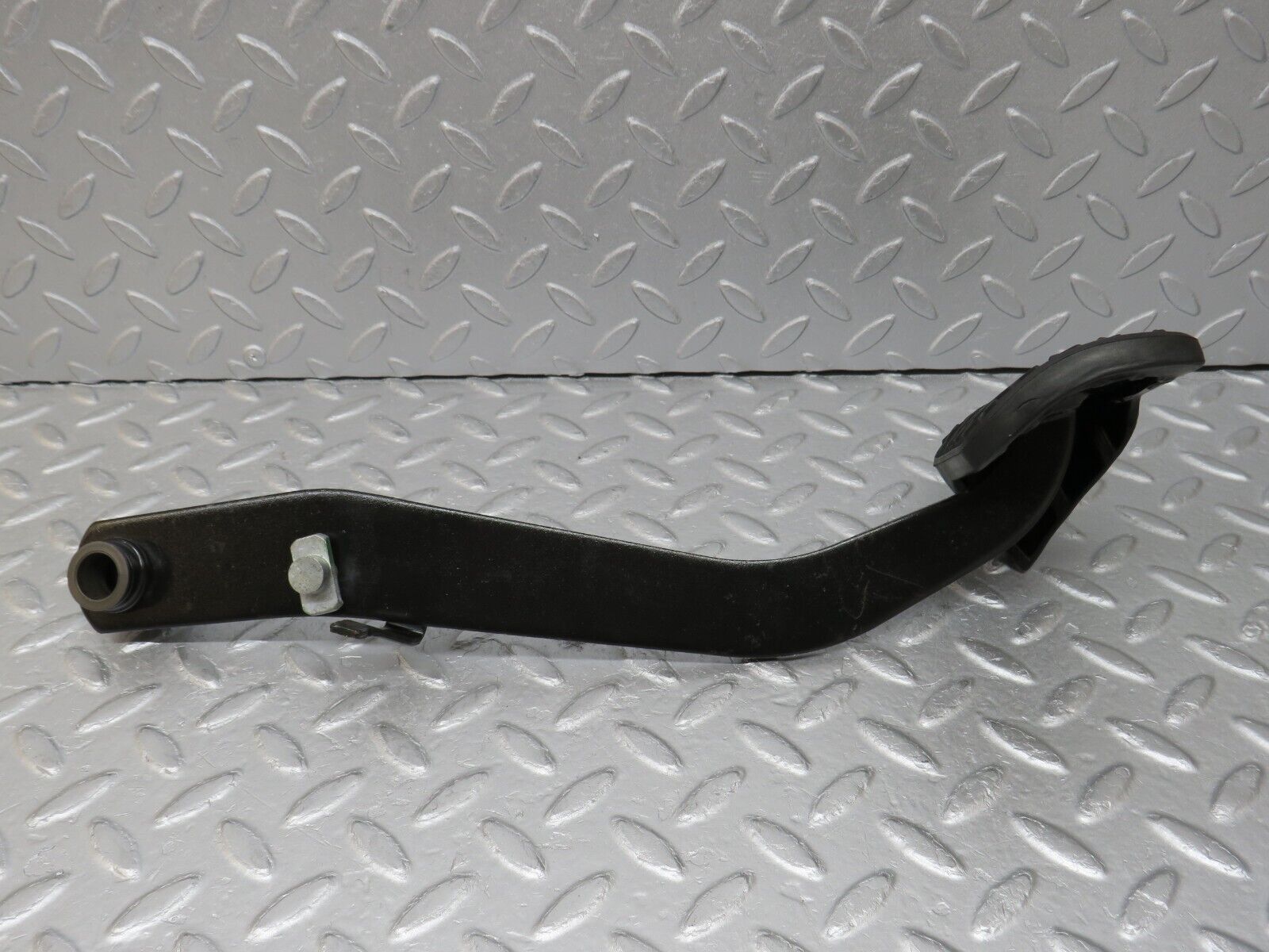 36536 Mercedes-Benz W201 190E 2.0L Brake Pedal With Rubber 1232910082