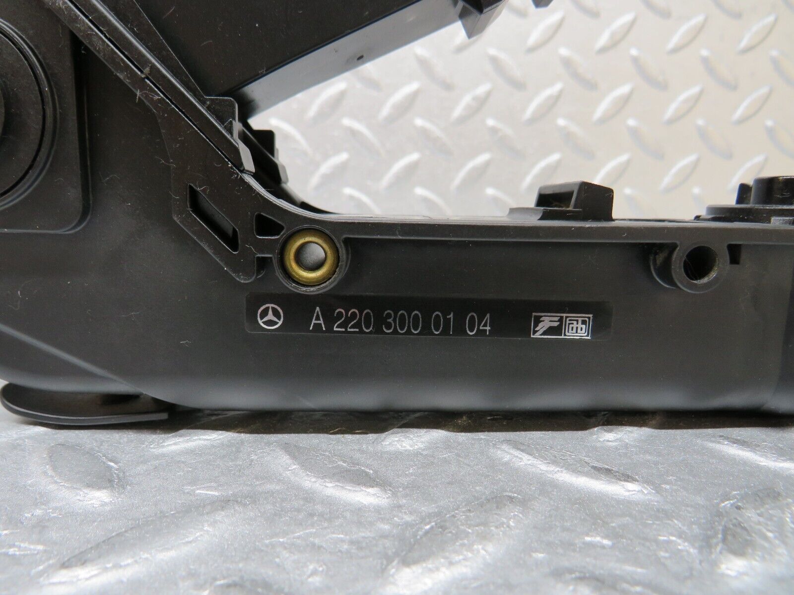 35219 Mercedes-Benz W221 Accelerator Pedal & Rubber 2203000104 2113010001