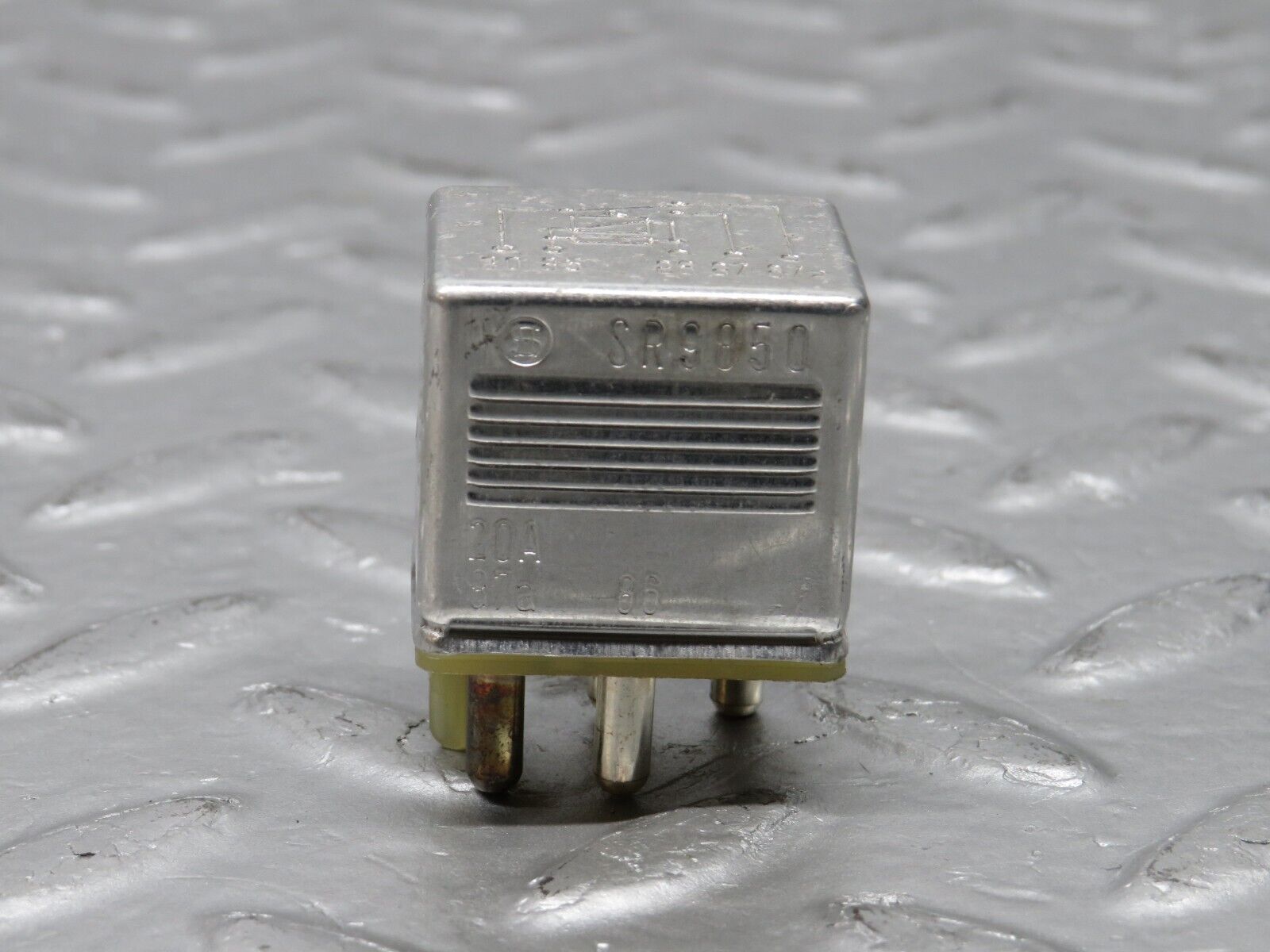 38668 Mercedes-Benz W201 190E 2.6L Multi Purpose Relay 0015420219