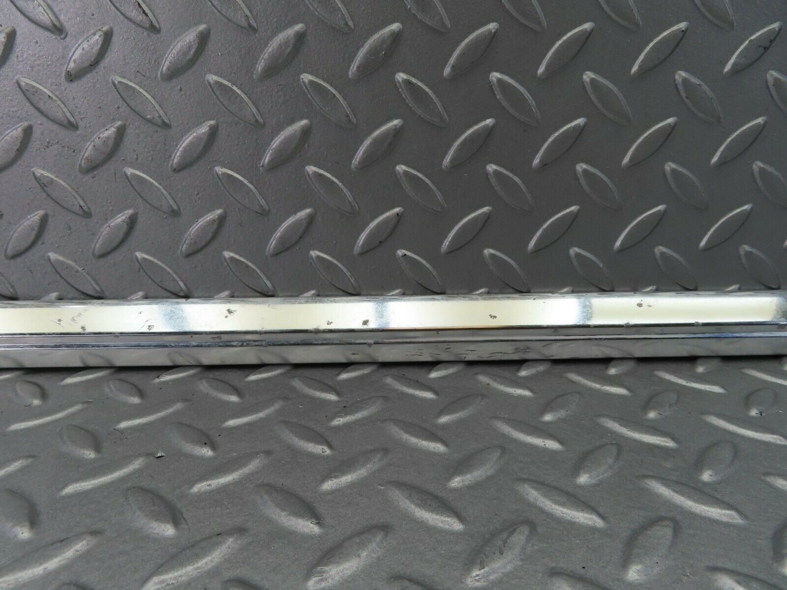 7922 Mercedes-Benz W115 220D Rear Left Door Chrome Moulding Trim