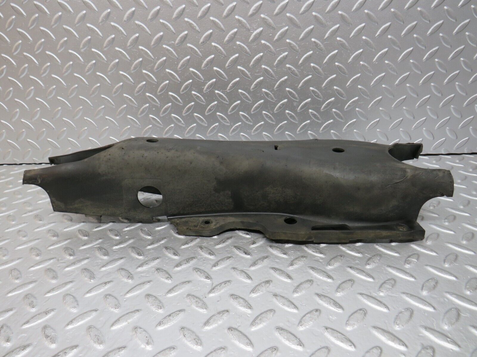 30209 Mercedes-Benz W220 S430 Rear Right Control Arm Cover 2203521188
