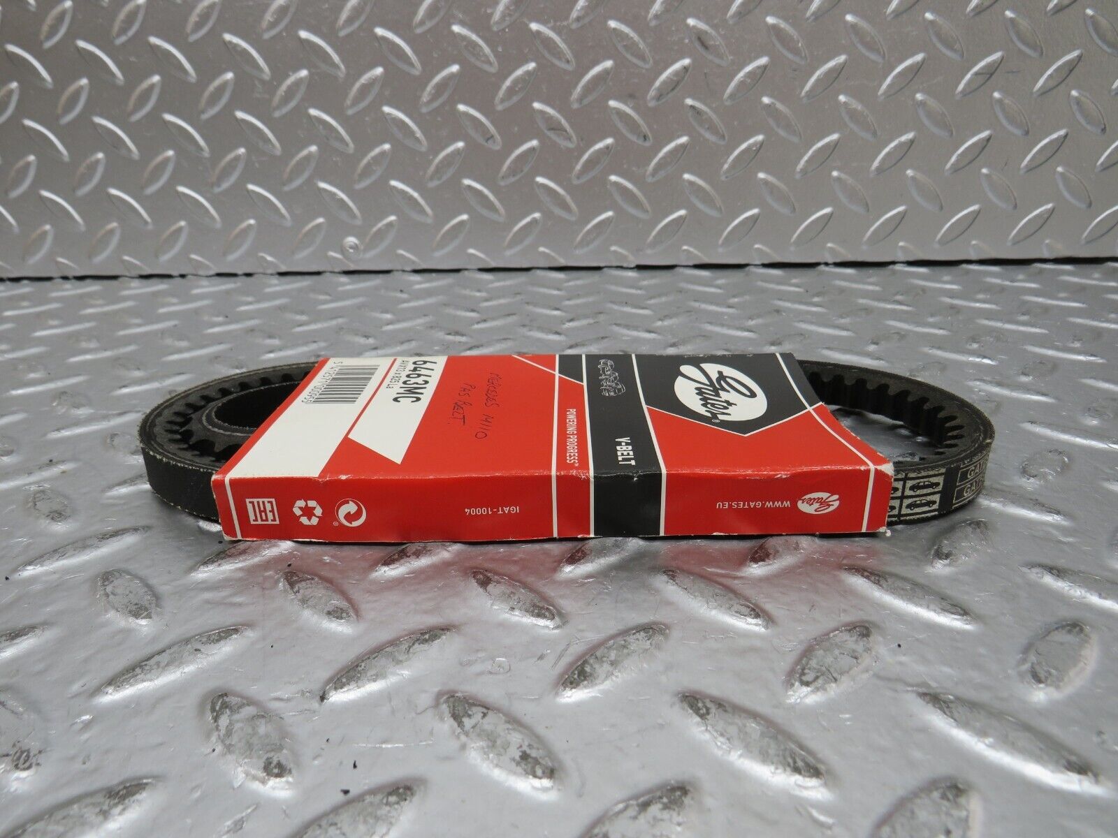 27068 Mercedes-Benz W123 280E V Belt New 6463MC