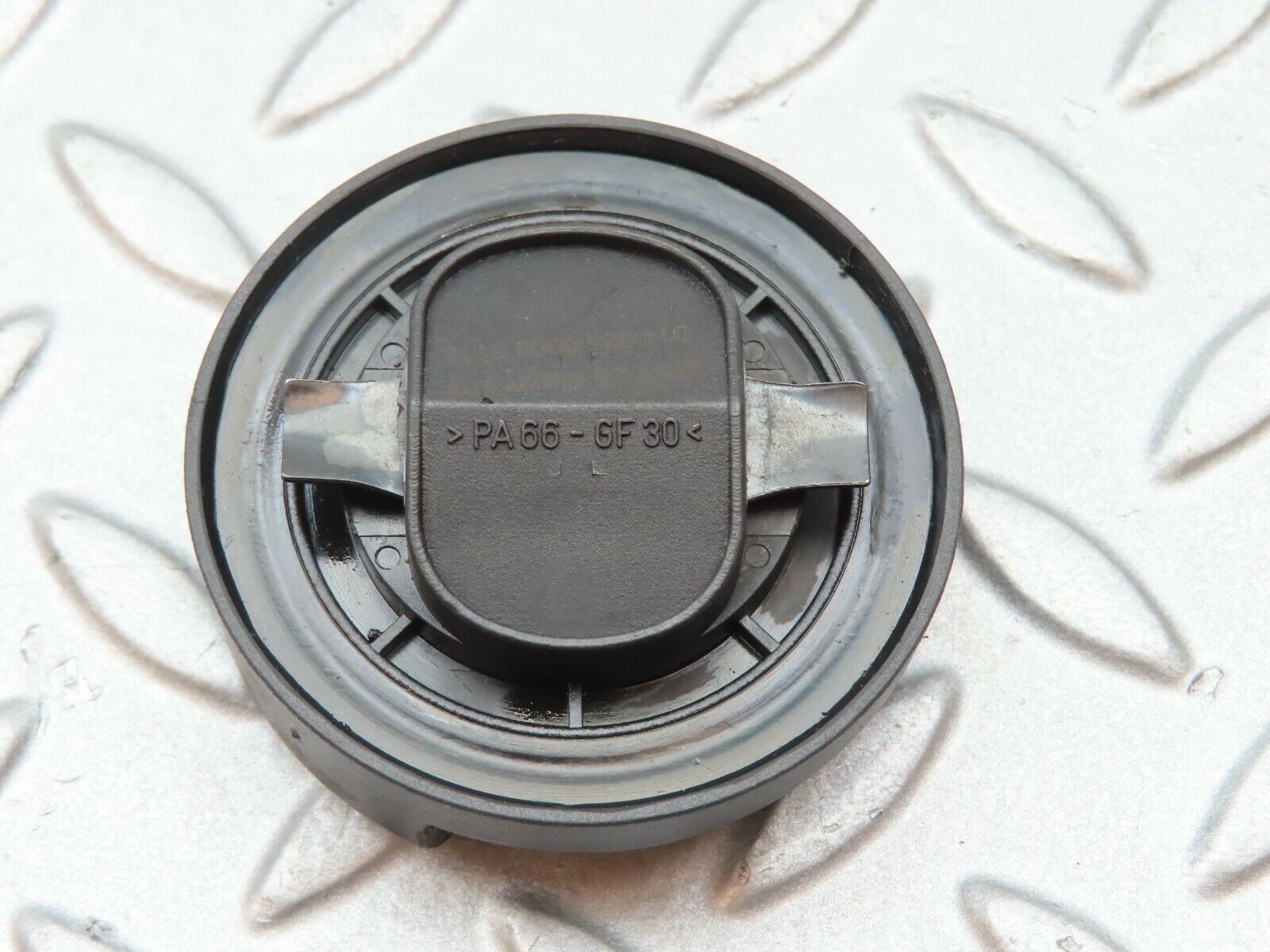 3962 Mercedes-Benz S123 200T Wagon Oil Filler Cap 0140380000