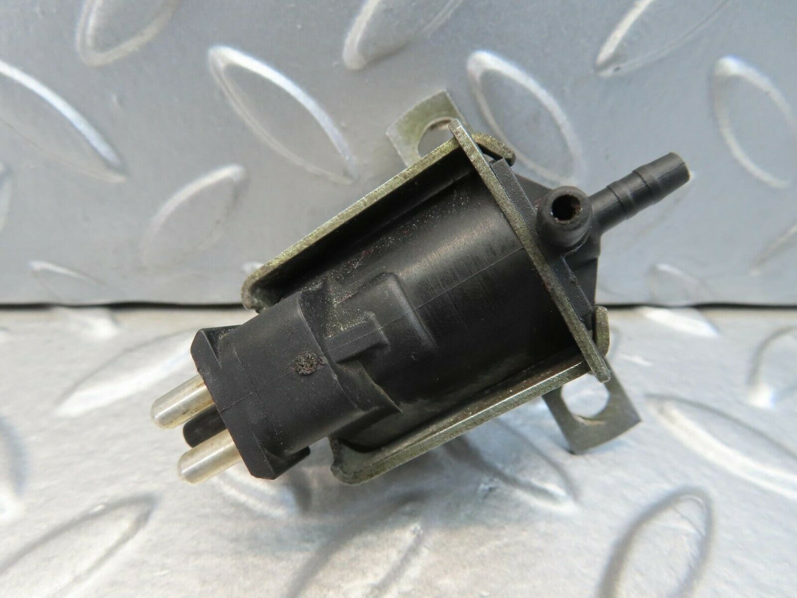 11503 Mercedes-Benz C123 230CE Coupe Vacuum Control Valve Pierburg 0015407097