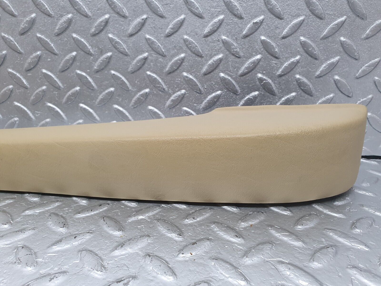 40928 Mercedes-Benz W126 300SE Front Right Interior Door Handle Beige