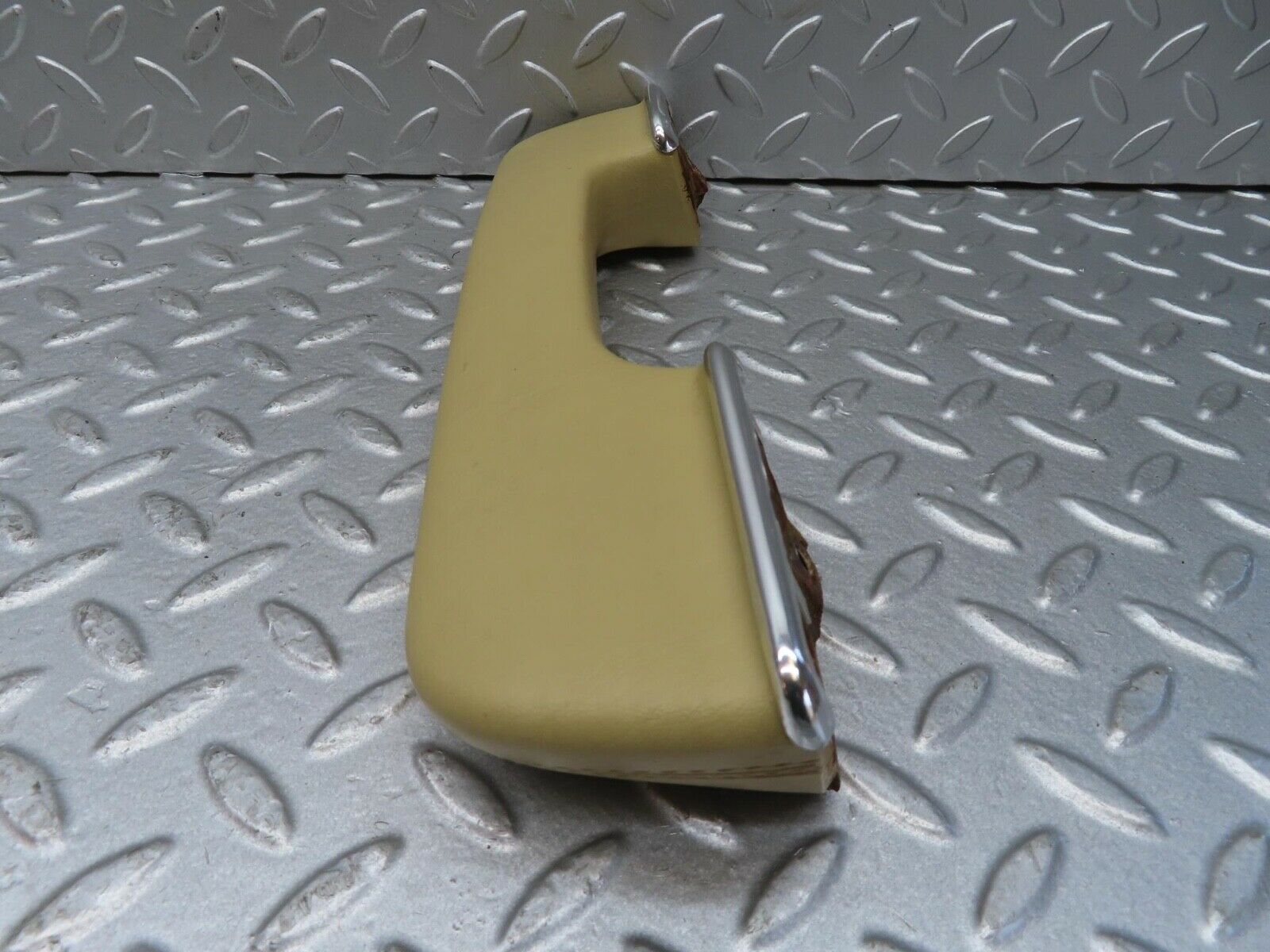 13452 Mercedes-Benz W123 200 Interior Door Handle Rear Right Cream 1239702001