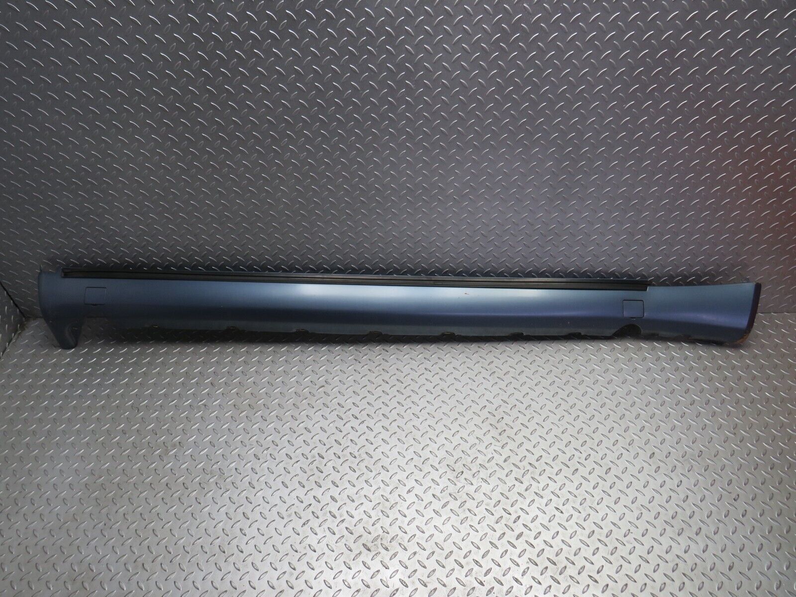 31916 Mercedes-Benz S124 220TE Wagon Side Skirt Right Side 1246902440